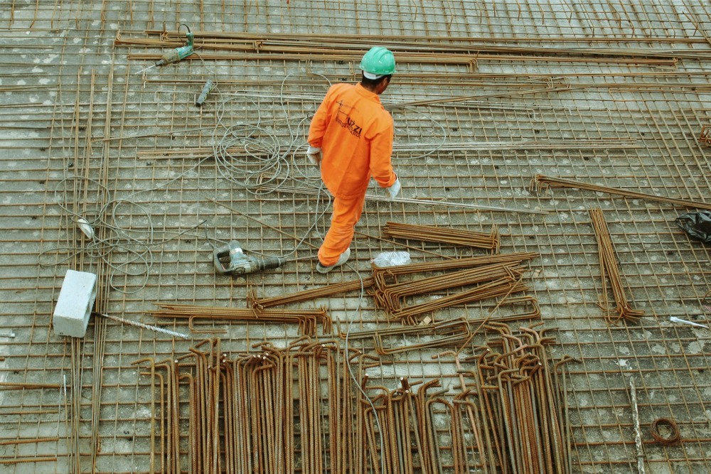 Travailleur sur site de construction