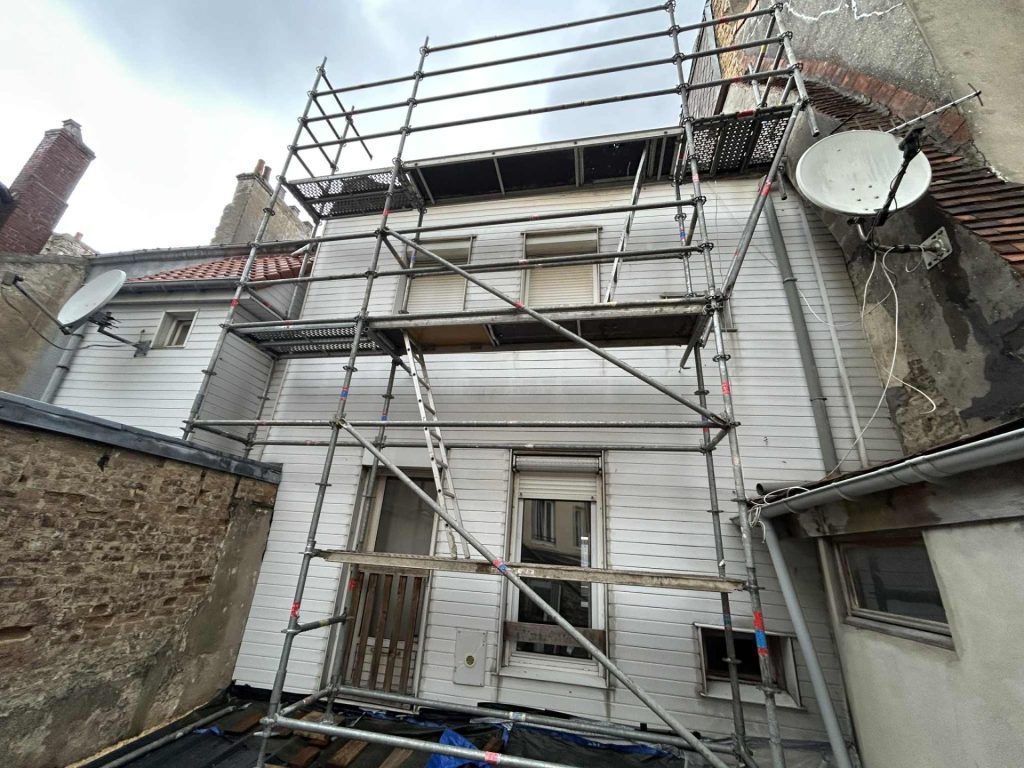 echafaudage-securise-sur-toiture-bac-acier-a-boulogne-sur-mer-bennesco